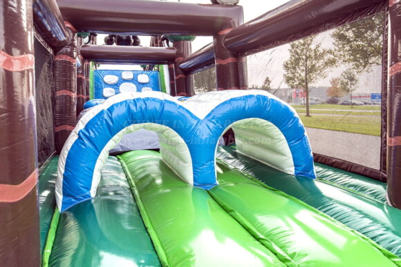 Château Gonflable Parcours Hiver - 03